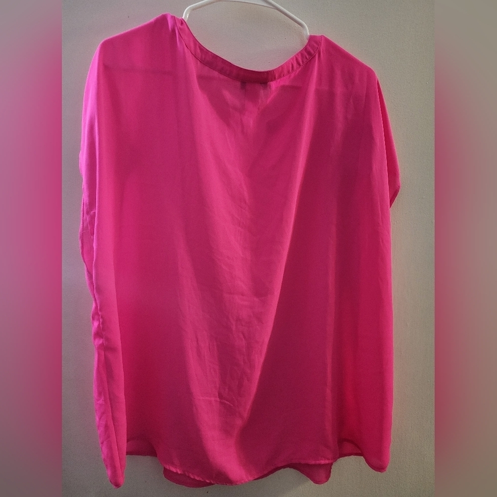 Torrid Vibrant Pink Women's Blouse Size 2 - Picture 2 of 2